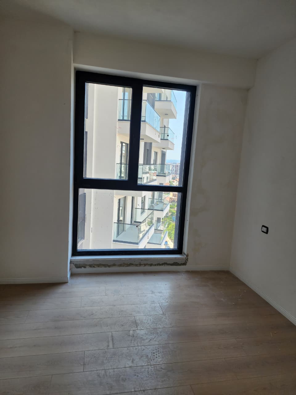 APARTAMENT 2+1 NE SHITJE TE FUSHA E AVIACIONIT