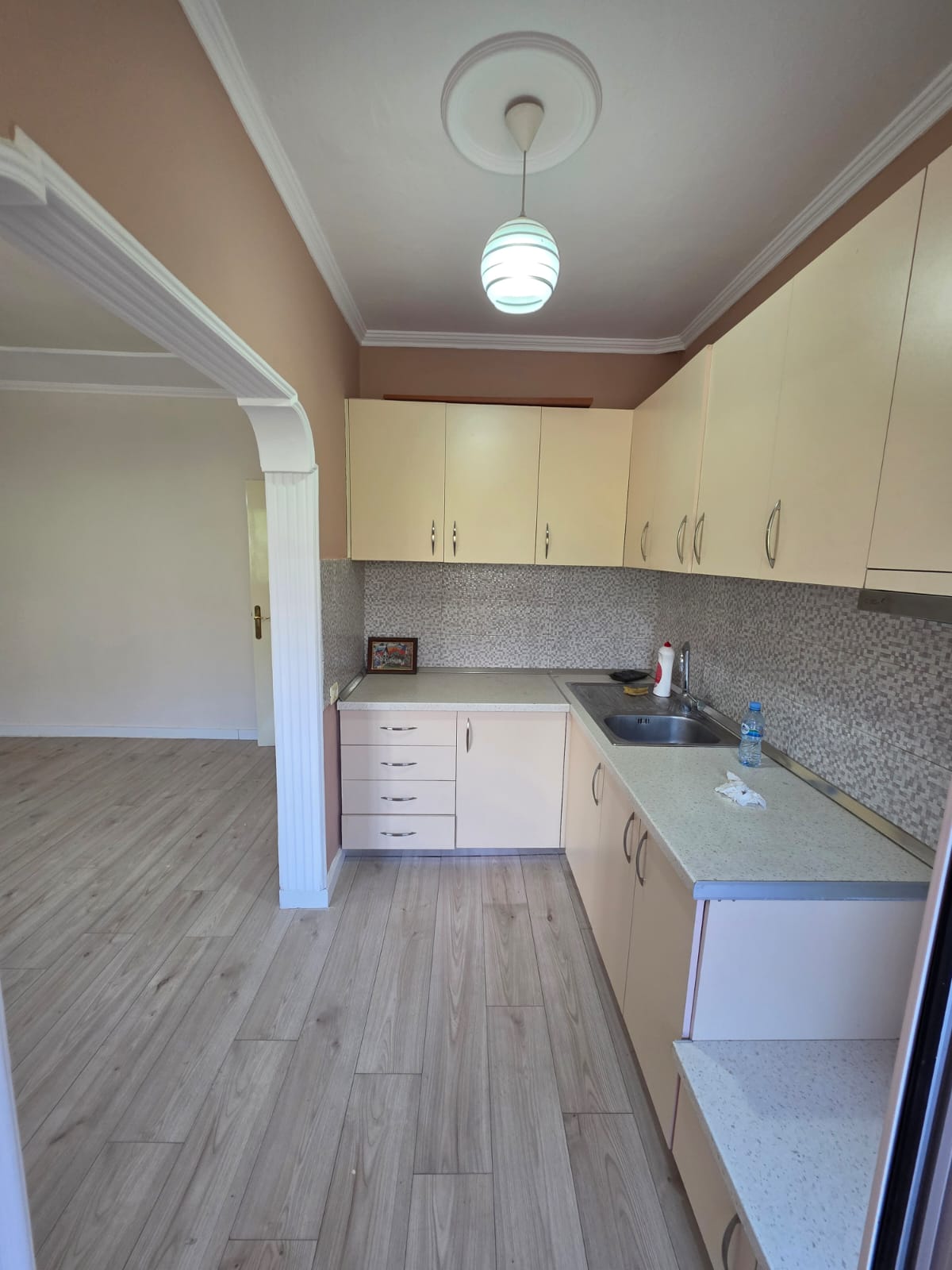 APARTAMENT 1+1 NE SHITJE TE PALLATI ME SHIGJETA