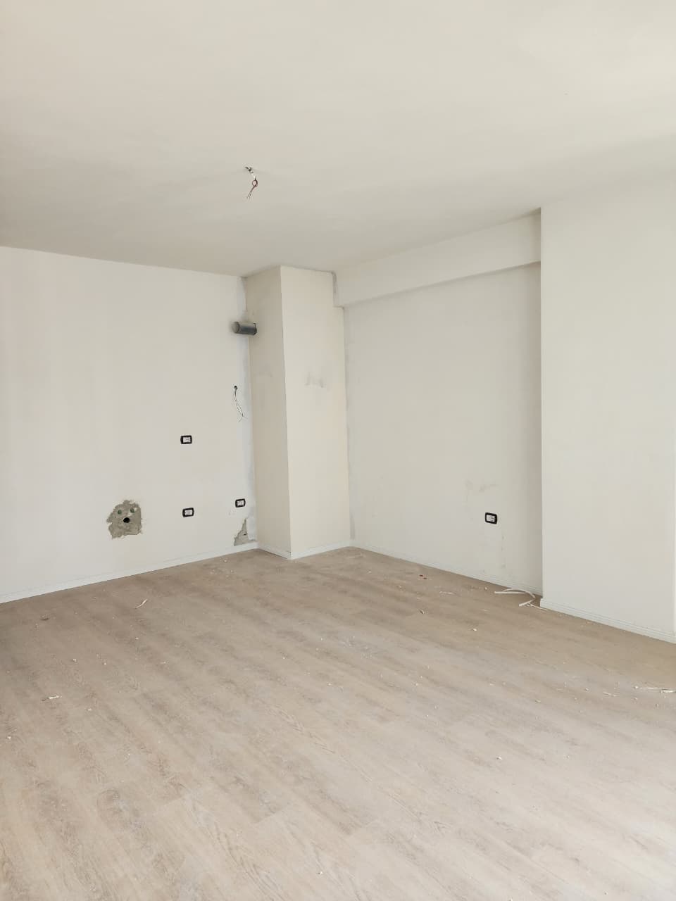 APARTAMENT 2+1 NE SHITJE TE FUSHA E AVIACIONIT