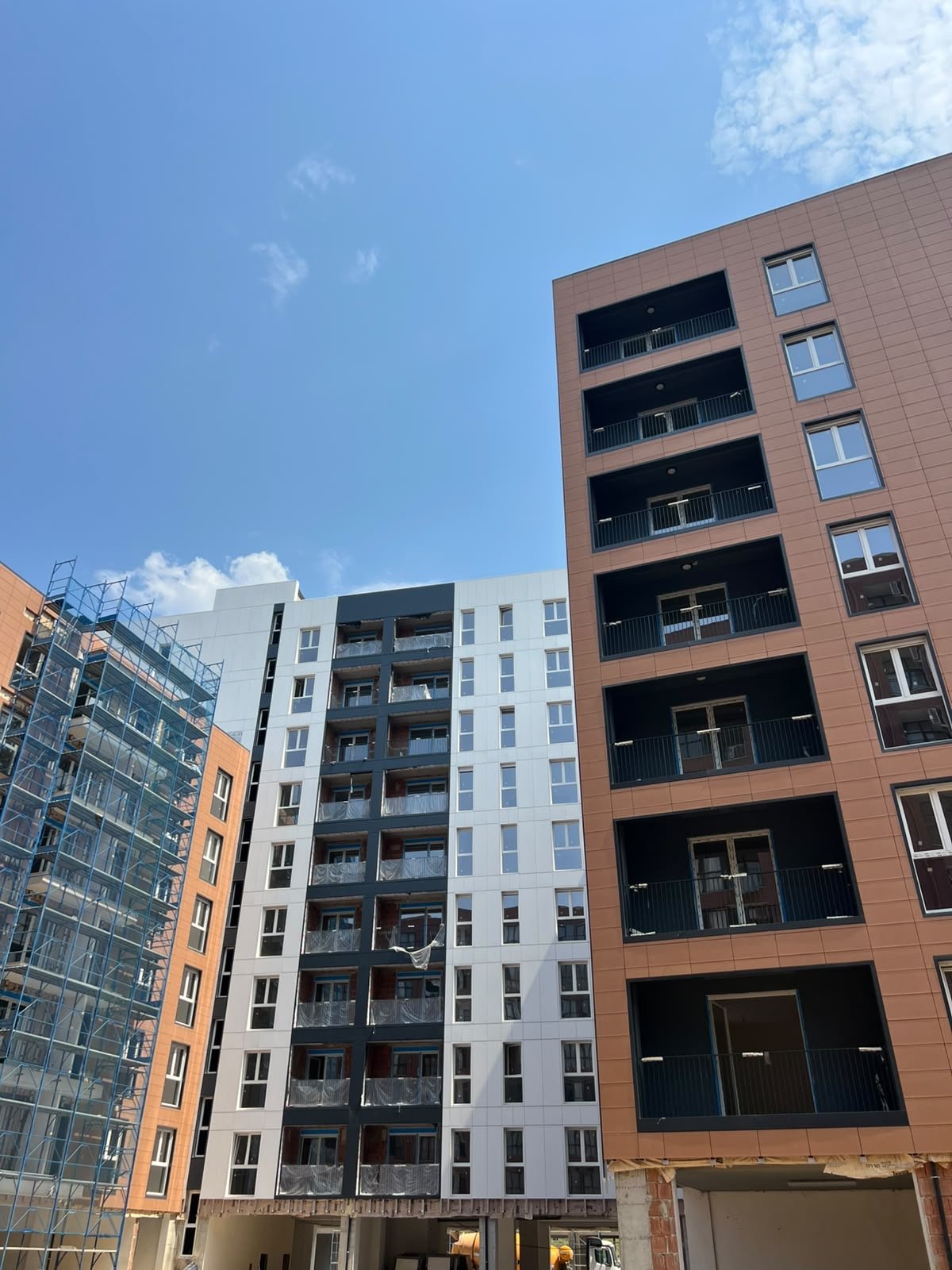 APARTAMENT 3+1 +2 NE SHITJE TE BULEVARDI I RI