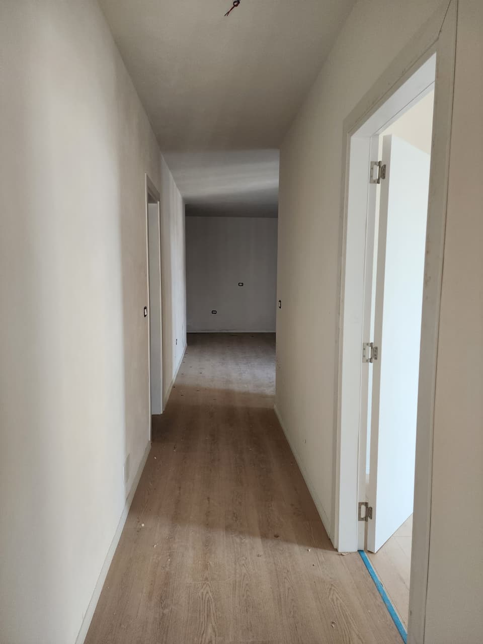 APARTAMENT 2+1 NE SHITJE TE FUSHA E AVIACIONIT