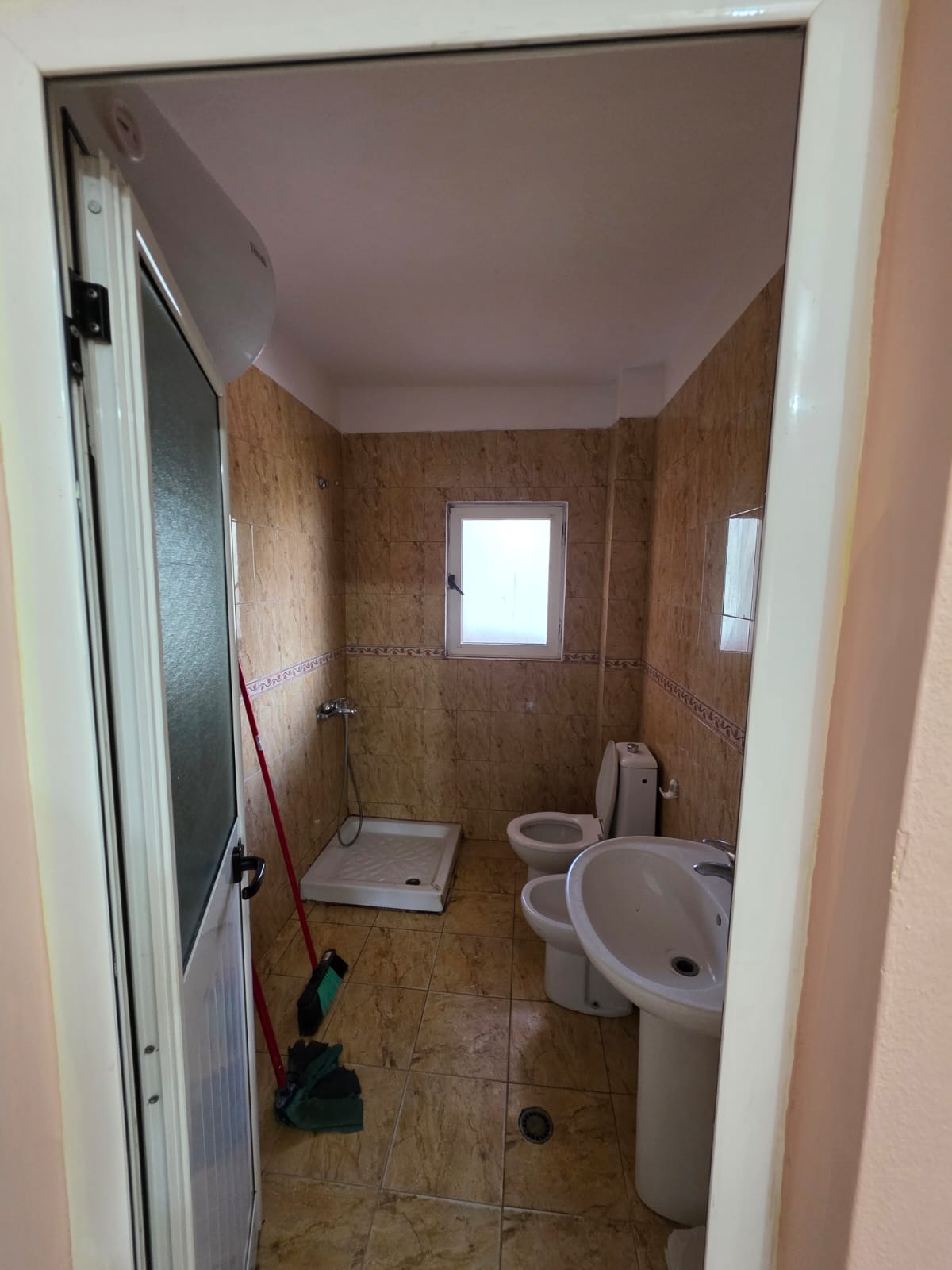 APARTAMENT 1+1 NE SHITJE TE PALLATI ME SHIGJETA