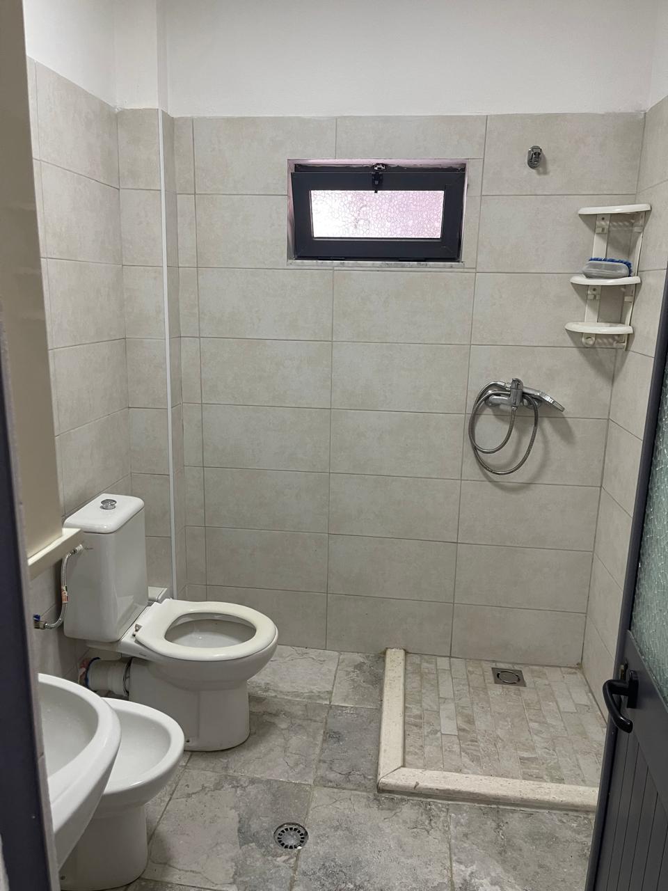 GARSONIERE NE SHITJE TE ISH PARKU
