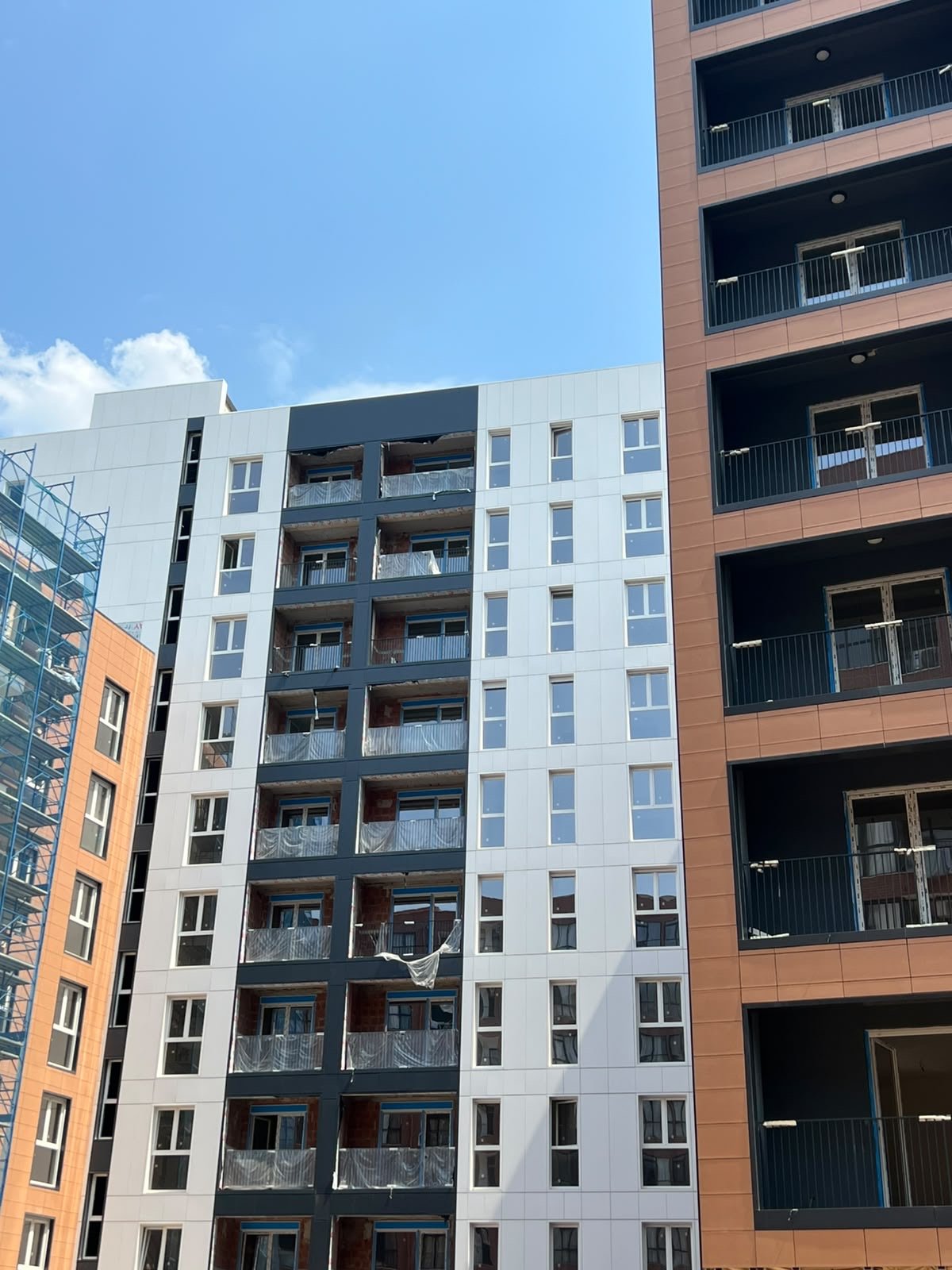 APARTAMENT 3+1 +2 NE SHITJE TE BULEVARDI I RI