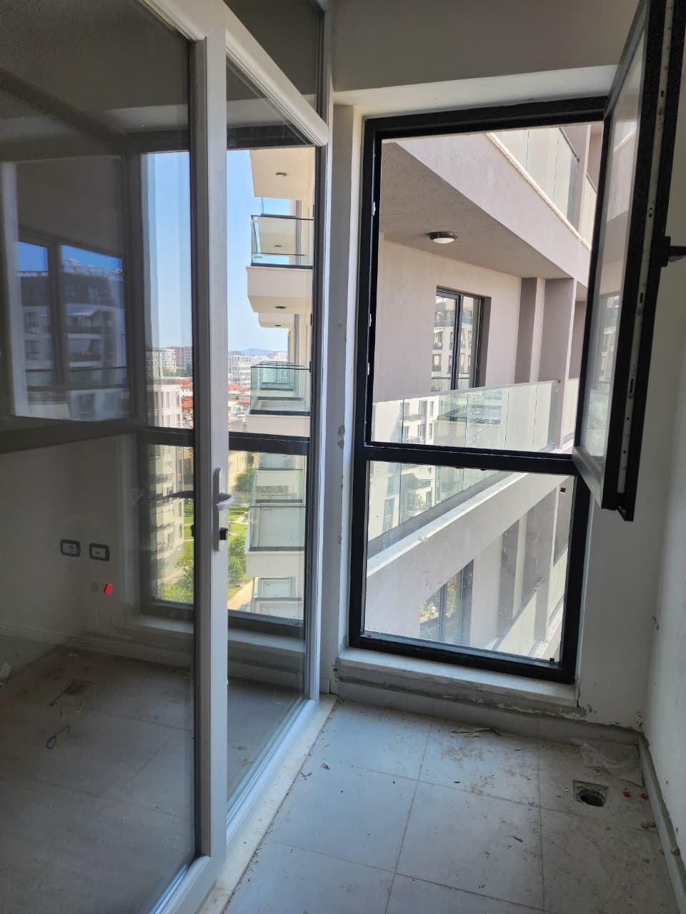APARTAMENT 2+1 NE SHITJE TE FUSHA E AVIACIONIT