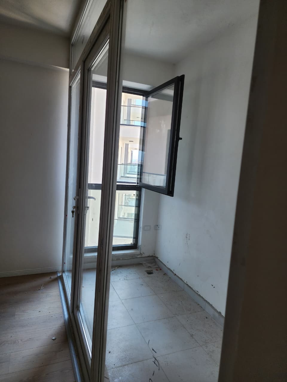APARTAMENT 2+1 NE SHITJE TE FUSHA E AVIACIONIT