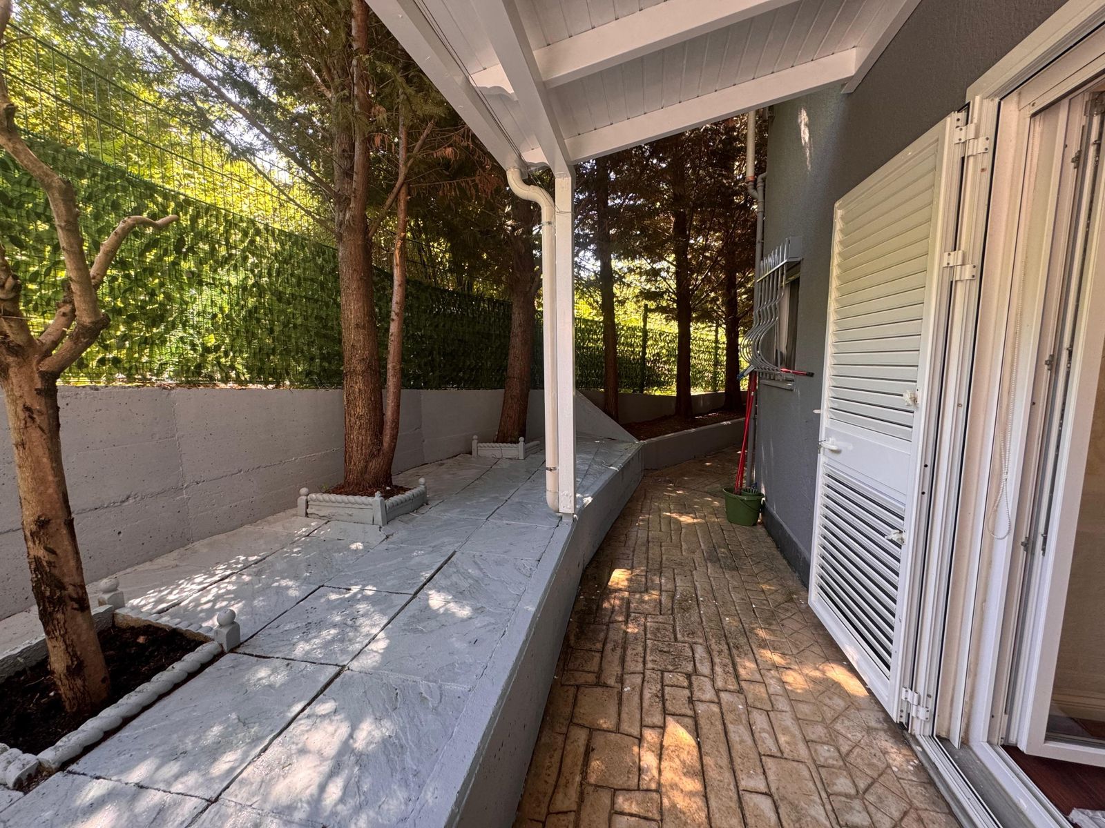 APARTAMENT 2+1 + VERANDE NE SHITJE TE LIQENI I THATE
